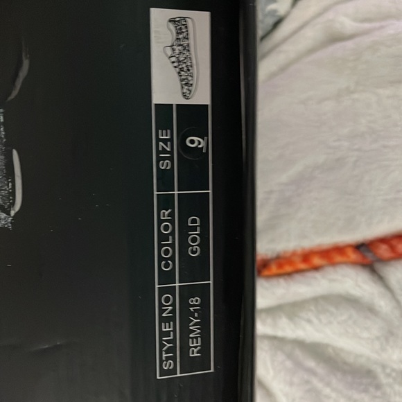 COPY - New in Box - Women’s Size 9 - Gold Sparkly Soul Sneakers - Picture 5 of 5